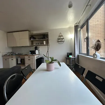 Greenwich Staycation! Gym-pool-parking-tube Station 2mins Away *