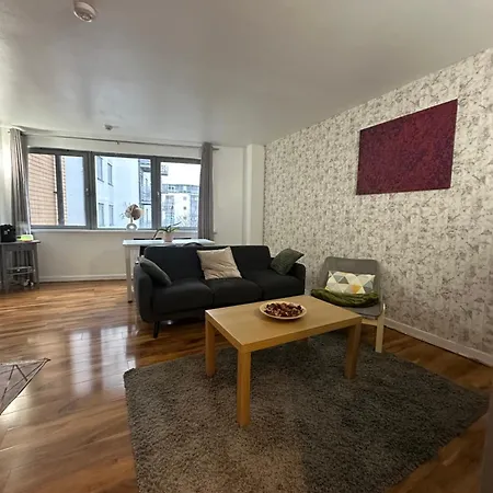 Apartment Greenwich Staycation! Gym-pool-parking-tube Station 2mins Away *