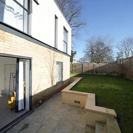 Broadway Great 7-minute Walk From The Underground Homestay Ealing