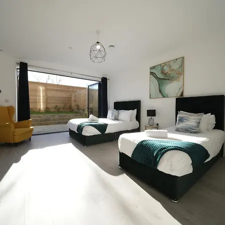 Broadway Great 7-minute Walk From The Underground Homestay Ealing