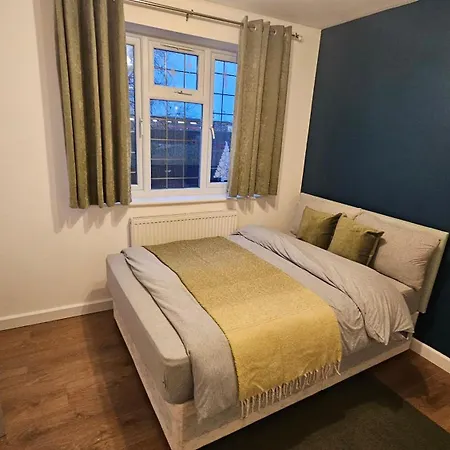 Airport 4 U Holiday home London