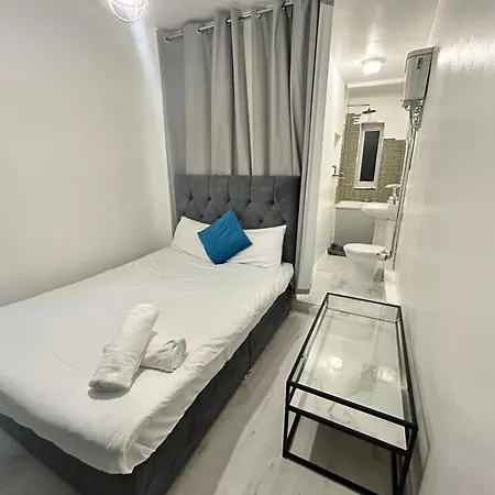 Apartment 2 Bedroom Flat Wembley *