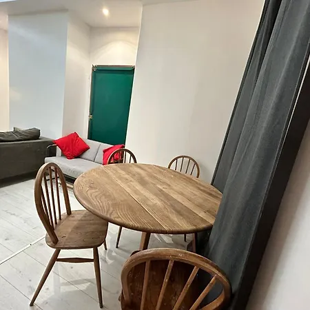 Apartment 2 Bedroom Flat Wembley