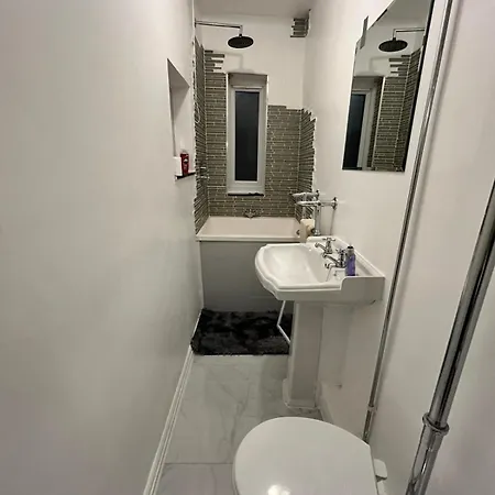 2 Bedroom Flat Wembley London