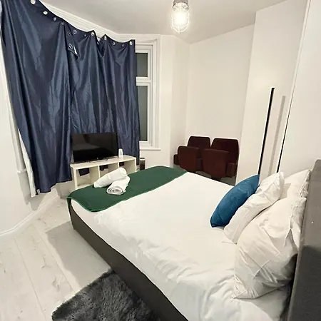 2 Bedroom Flat Wembley