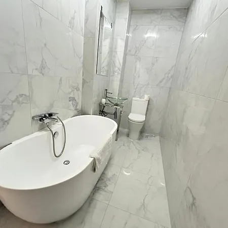 2 Bedroom Flat Wembley Apartment