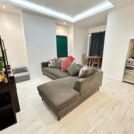 Apartment 2 Bedroom Flat Wembley