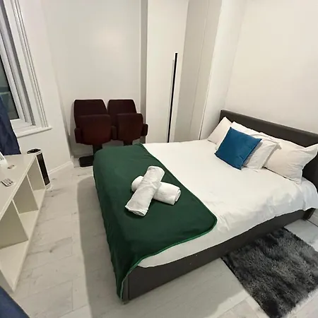 2 Bedroom Flat Wembley London