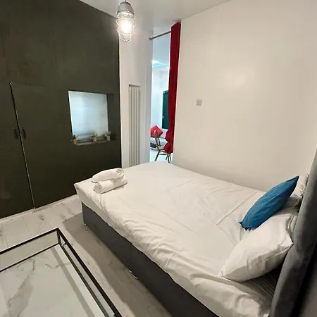 2 Bedroom Flat Wembley * London
