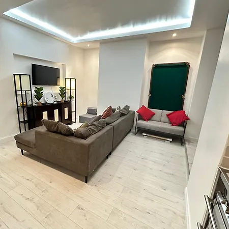 Apartment 2 Bedroom Flat Wembley