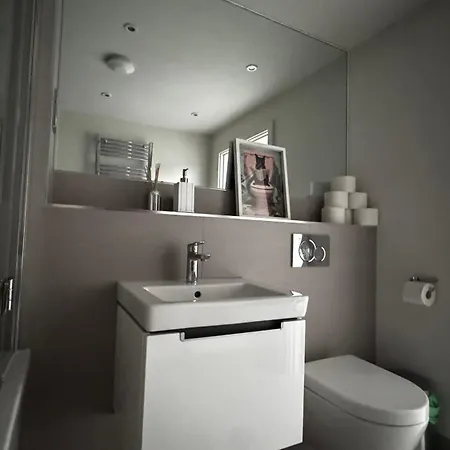 South West Heart, Close So Many Public Transports * London