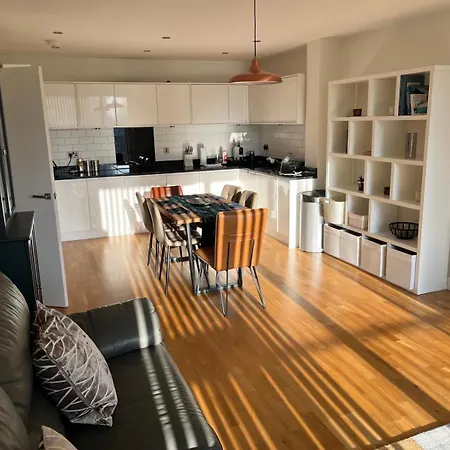 Apartment Bright And Comfy 3 Bed