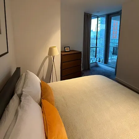 Luxury View 2 Bedroom In Canary Wharf Apartment London