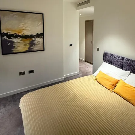 Luxury View 2 Bedroom In Canary Wharf Apartment London