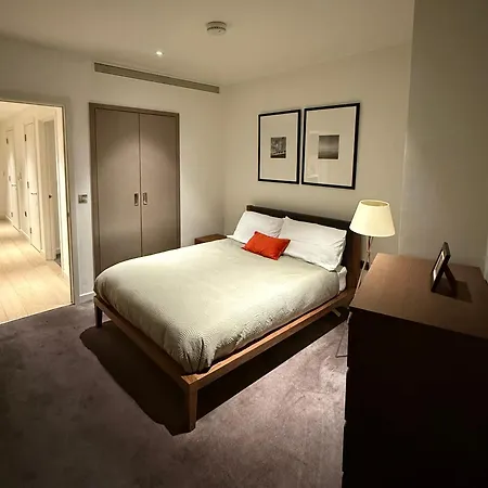 Luxury View 2 Bedroom In Canary Wharf Apartment