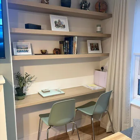 Stylish 2 Bedroom In North Finchley * London