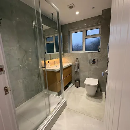 Stylish 2 Bedroom In North Finchley London