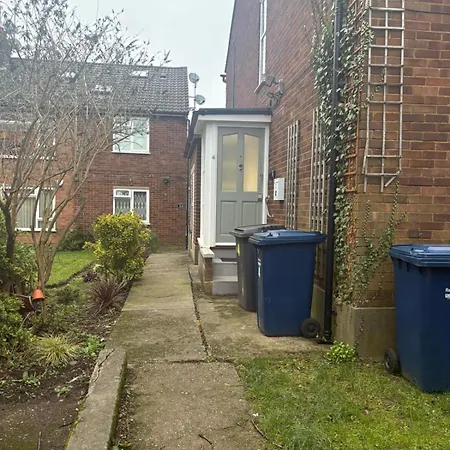 Stylish 2 Bedroom In North Finchley Apartment