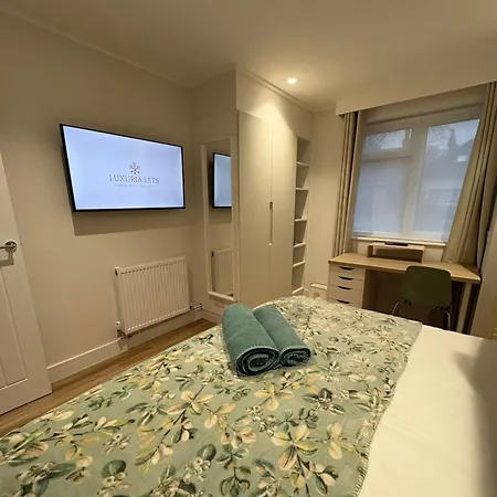 Stylish 2 Bedroom In North Finchley London