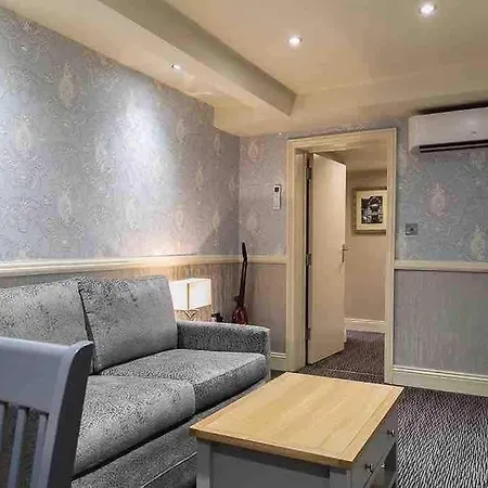 The Leonard Apartment