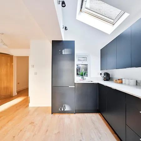 Beautiful 2 Bed With En Suite, Near Tube And Stamford Bridge