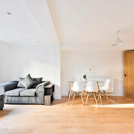 Beautiful 2 Bed With En Suite, Near Tube And Stamford Bridge Apartment *