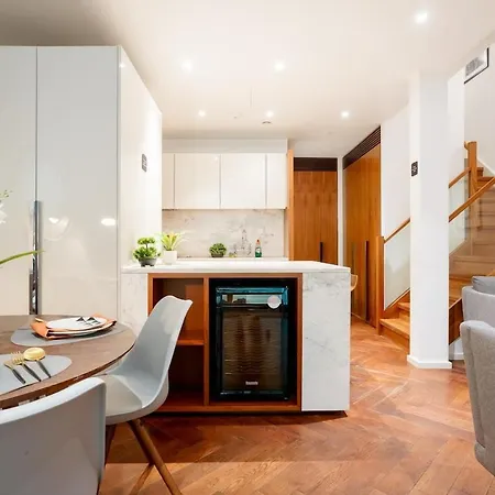 Luxury 2brs Maisonette Near Battersea Power * London