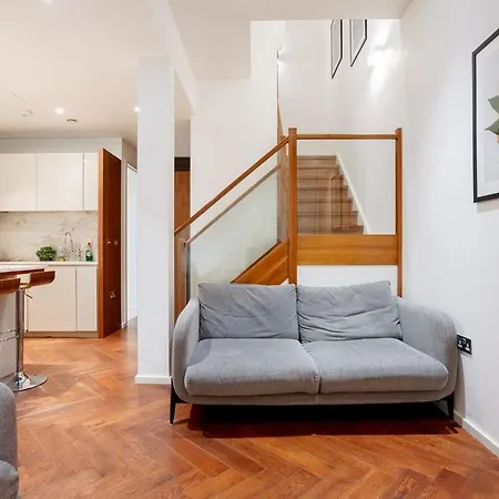 Luxury 2brs Maisonette Near Battersea Power Apartment London