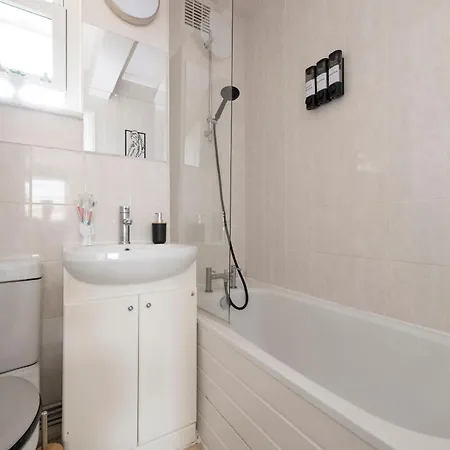 Comfy 1-bed Flat Near Kensington Apartment *