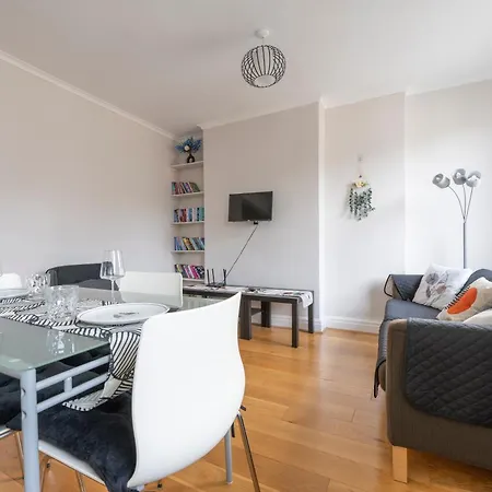 Comfy 1-bed Flat Near Kensington Apartment