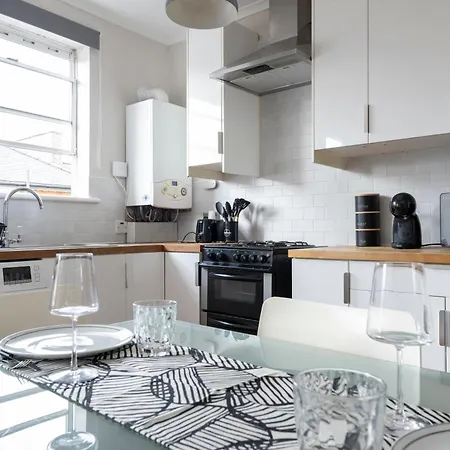 Comfy 1-bed Flat Near Kensington Apartment