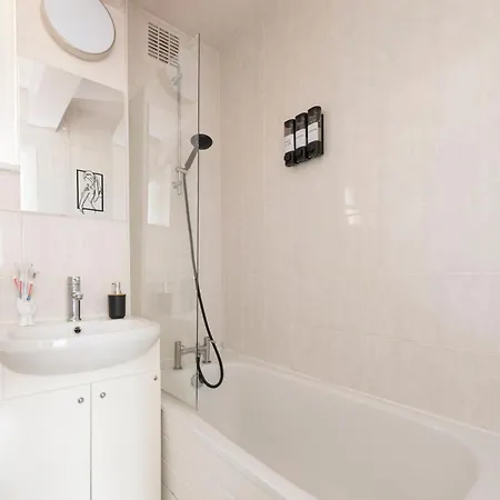 Comfy 1-bed Flat Near Kensington Apartment London