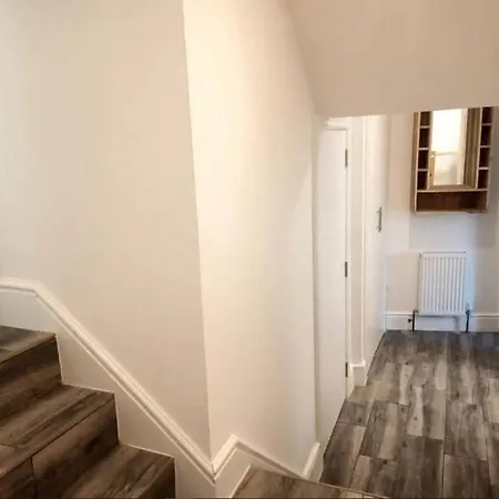 Apartment 2bed 2bath 8min To Bridge London