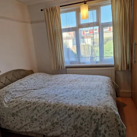 Horsenden Apartment *