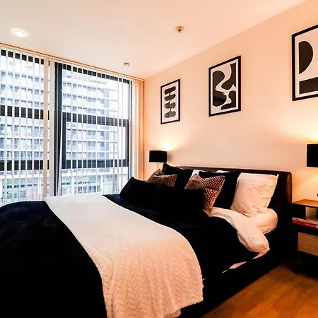 Apartment Stunning Canary Wharf Flat-5 Mins From Tube Station London
