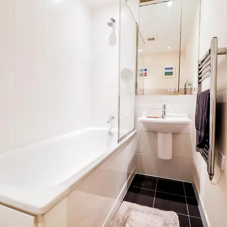Stunning Canary Wharf Flat-5 Mins From Tube Station London