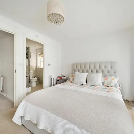 Cozy One Bedroom With Own Lounge And Bathroom In Shared House 2nd Floor With Wifi And Lovely Landscape View * Bromley