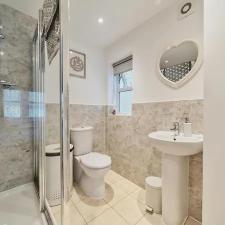 Cozy One Bedroom With Own Lounge And Bathroom In Shared House 2nd Floor With Wifi And Lovely Landscape View * Bromley