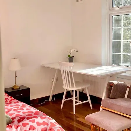 Holiday home Cosy House Tower Bridge Station Walk London