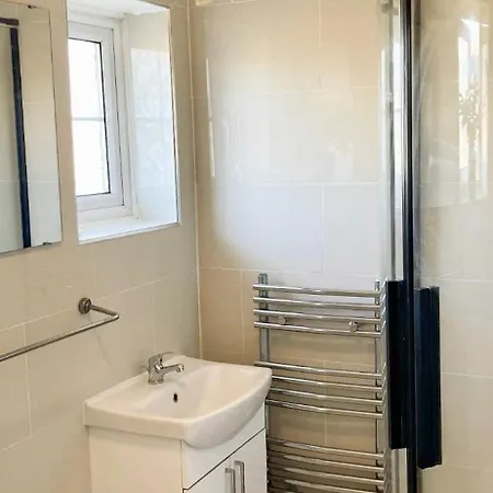 Cosy House Tower Bridge Station Walk Holiday home