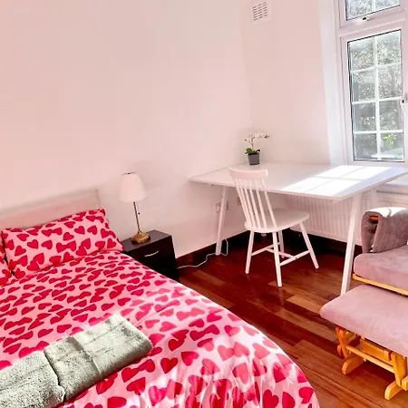 Holiday home Cosy House Tower Bridge Station Walk London