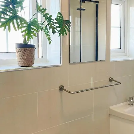 Cosy House Tower Bridge Station Walk Holiday home *
