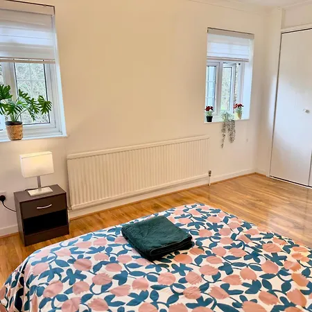 Cosy House Tower Bridge Station Walk Holiday home