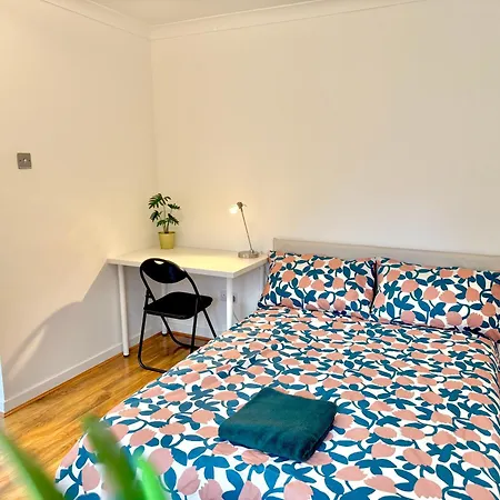 Holiday home Cosy House Tower Bridge Station Walk