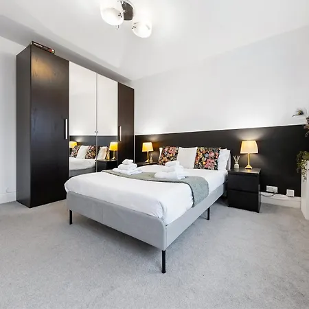 Apartment Heathrow Lodge, Contractors, Relocators