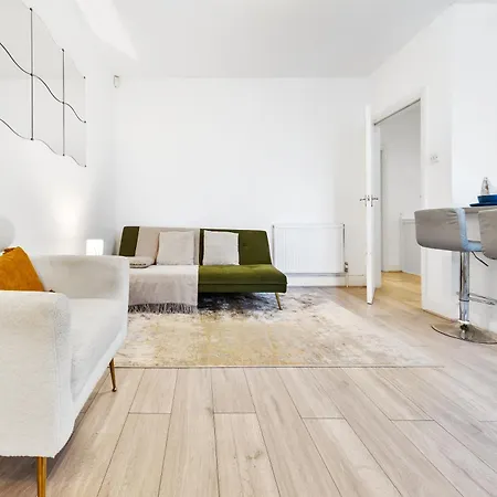 Apartment Heathrow Lodge, Contractors, Relocators *
