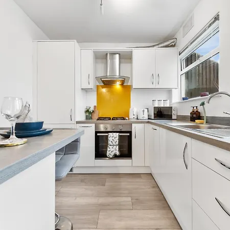 Heathrow Lodge, Contractors, Relocators Hanworth
