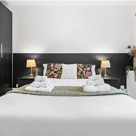 Heathrow Lodge, Contractors, Relocators * Hanworth