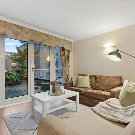 Parea Living - Quaint And Stylish Flat W Sunny Terrace Apartment *