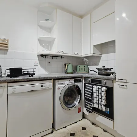 Parea Living - Quaint And Stylish Flat W Sunny Terrace Apartment London